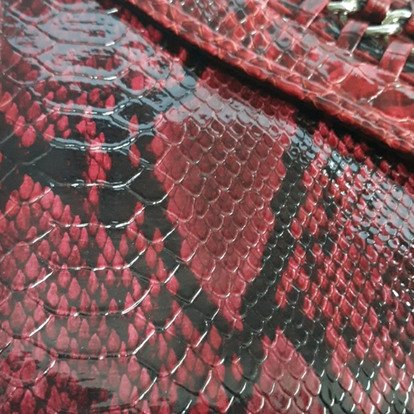 Faux Leather Python print clutch - Picture 4 of 4